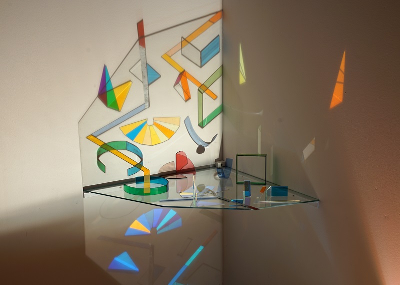 Helen Maurer, Alter, 2017, glass and halogen spot light